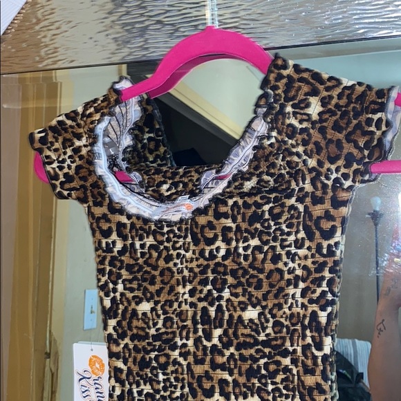 Crop too. Cheetah print - Picture 2 of 3